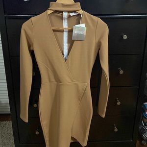 Deep V long sleeve dress. Color camel.